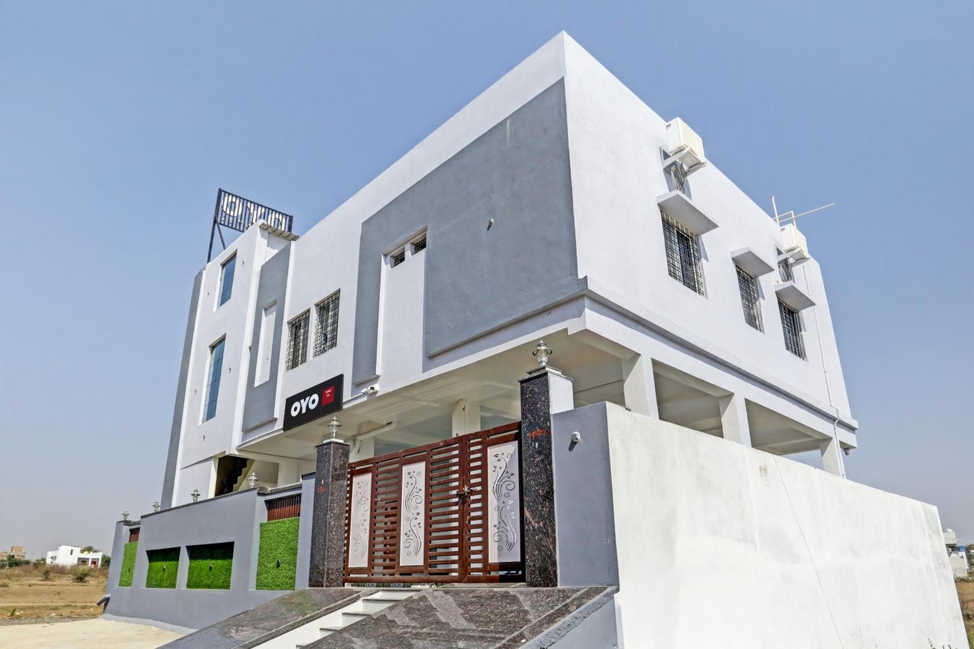 Hotel O P S Nagpur Exteriör bild