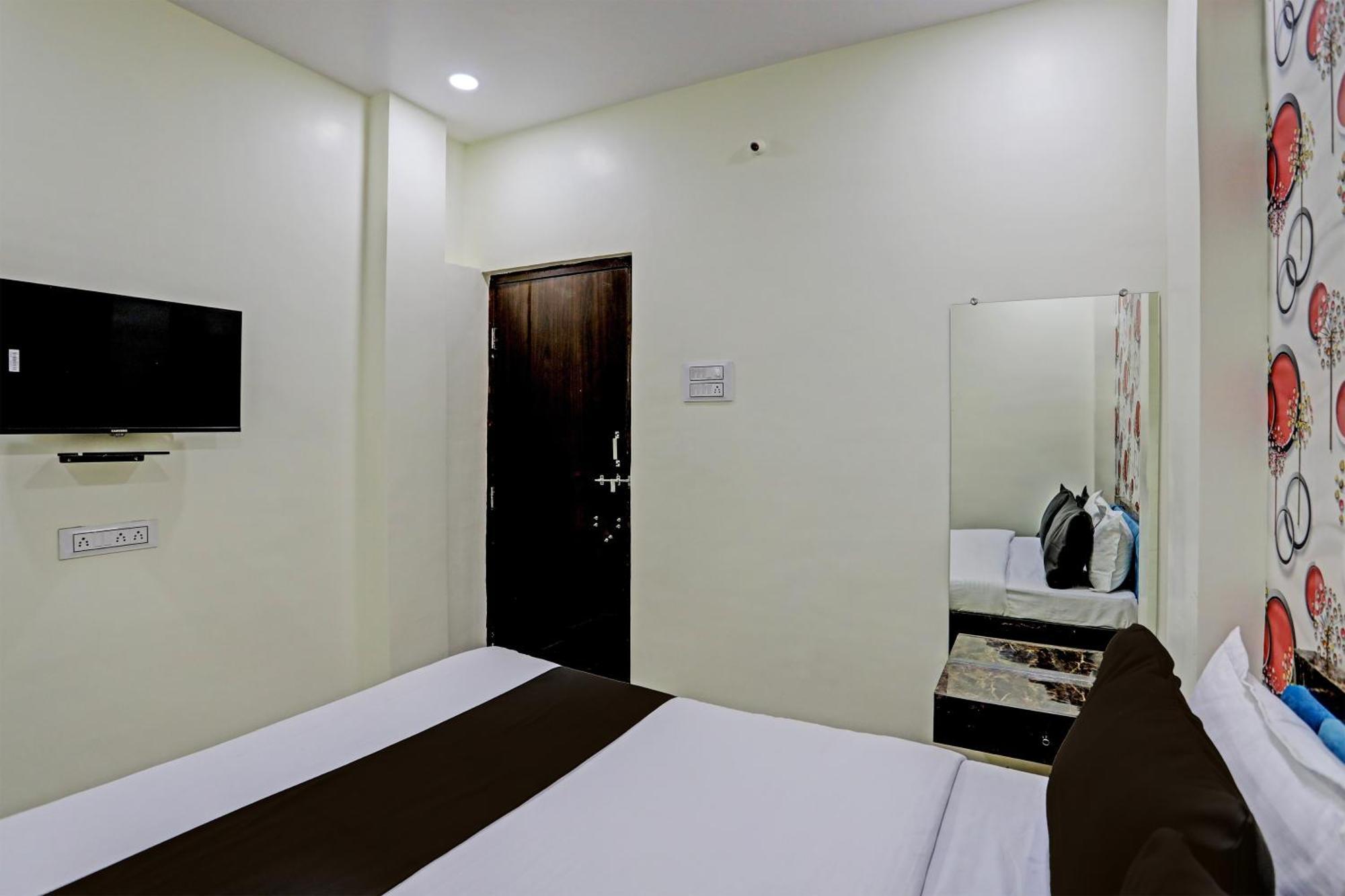 Hotel O P S Nagpur Exteriör bild